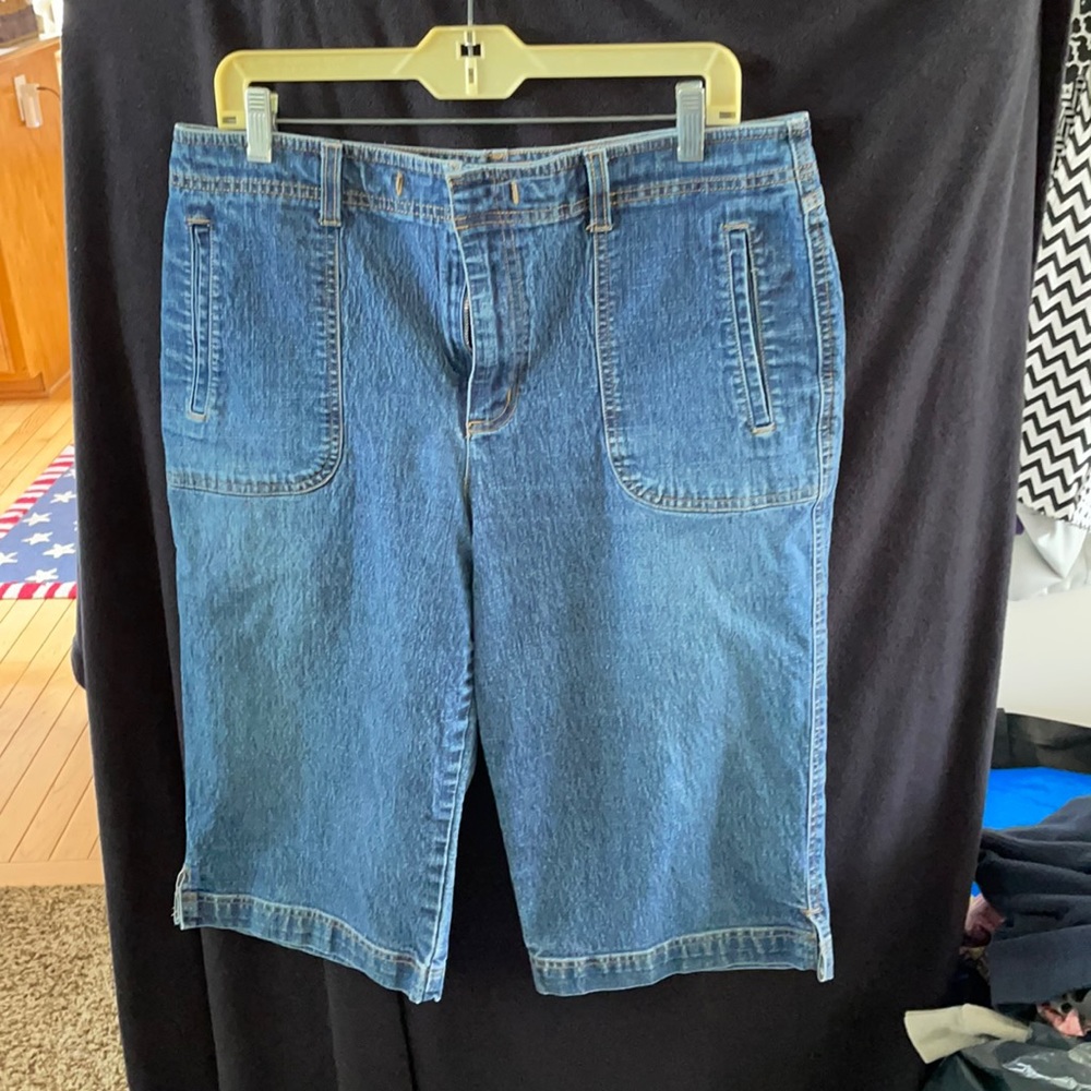 Gloria Vanderbilt denim capris